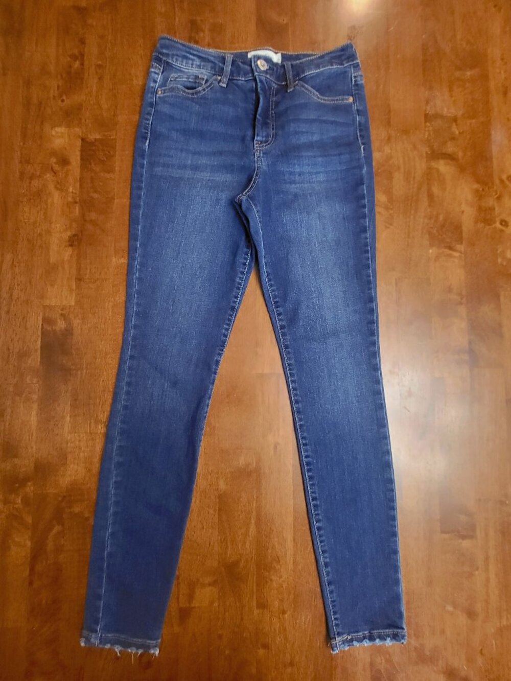 Jessica Simpson ~ Sz 27” ~ Adored High Rise Skinny Jeans ~ Excellent / New Condi